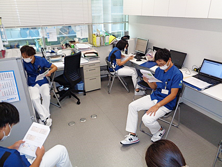 10月11日に園田PTより10月2日～3日でWeb開催された「日本がん・リンパ浮腫理学療法研究会学術大会　がん理学療法を振り返る　～今日まで、そしてこれから～」の参加報告が行われました。